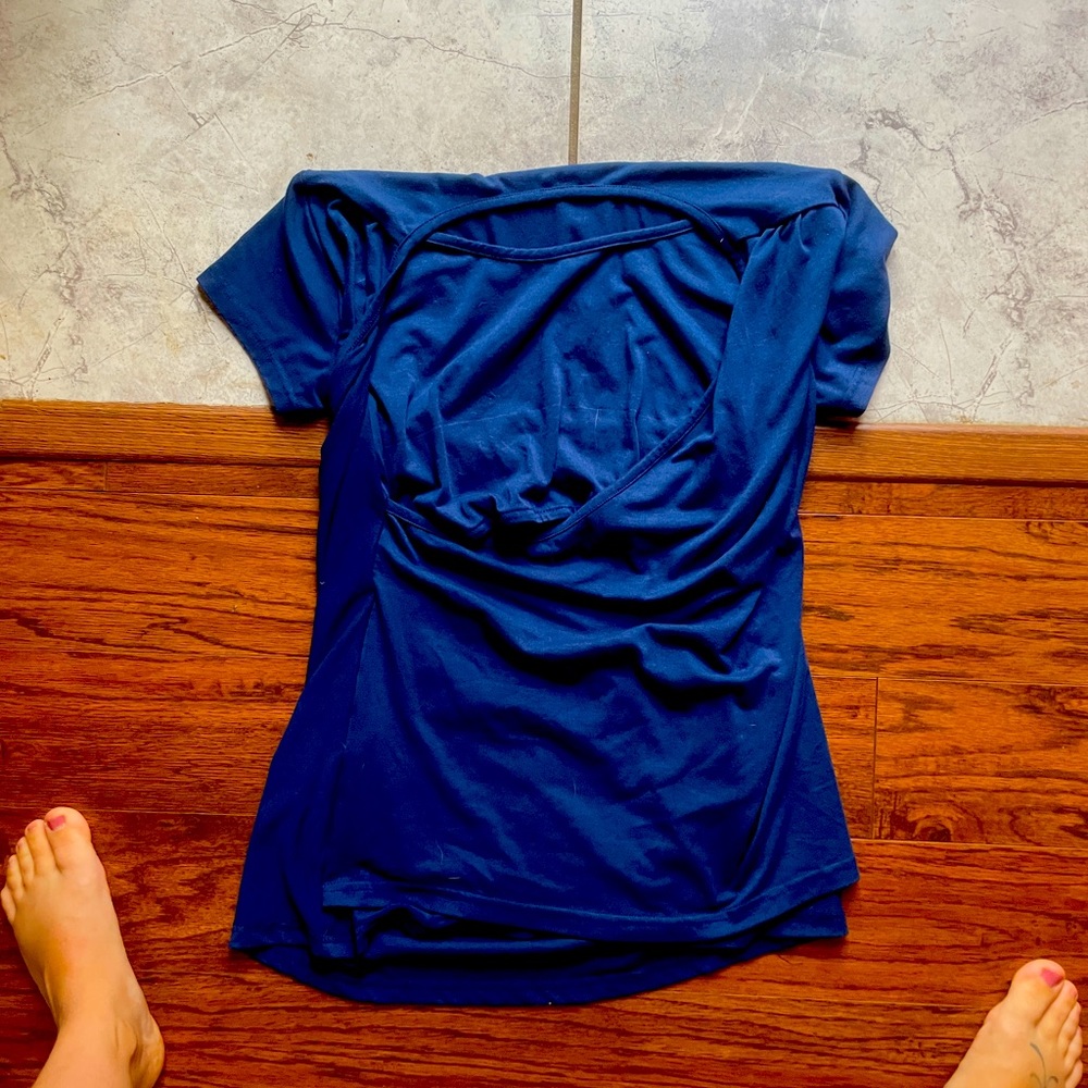 woman’s maternity and nursing shirt